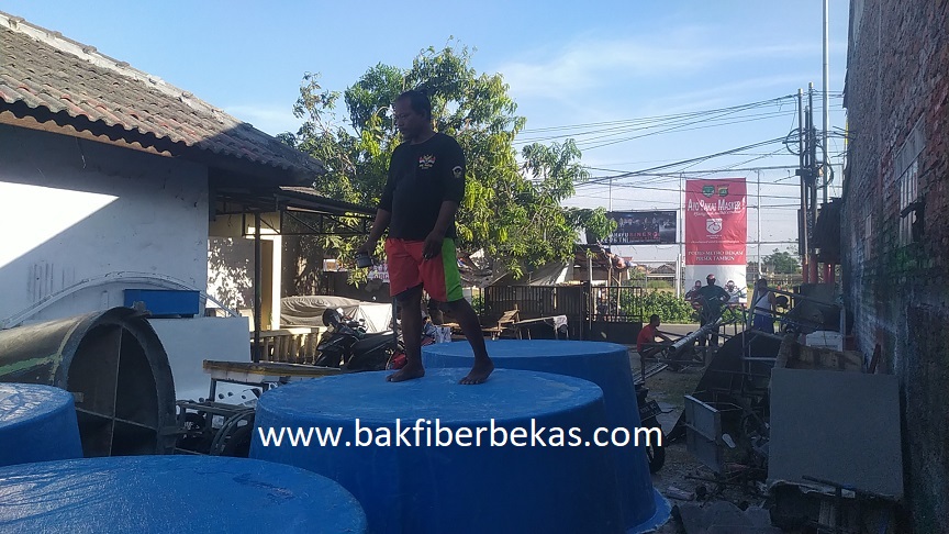 pemasangan clean out bak fiber bulat D200